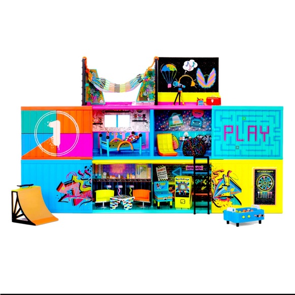 L.O.L. Surprise! Clubhouse Play-set with 2 Exclusive Dolls - Picture 2 of 6